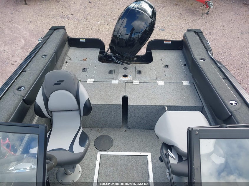 2022 STARCRAFT 17 FLEX STARWELD BOAT AND TRAILER auction photo 8