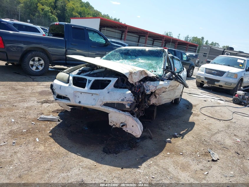 2005 Pontiac Bonneville Gxp white sedan gasoline 1G2HZ54Y75U142906 photo #3