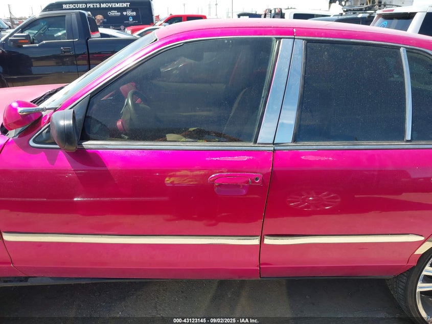 2002 Ford Crown Victoria Natural Gas Vehicle/Police/Police Street Appearance VIN: 2FAFP71W82X138221 Lot: 43123145