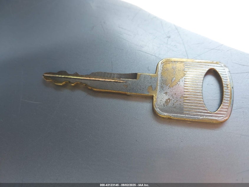 2002 Ford Crown Victoria Natural Gas Vehicle/Police/Police Street Appearance VIN: 2FAFP71W82X138221 Lot: 43123145