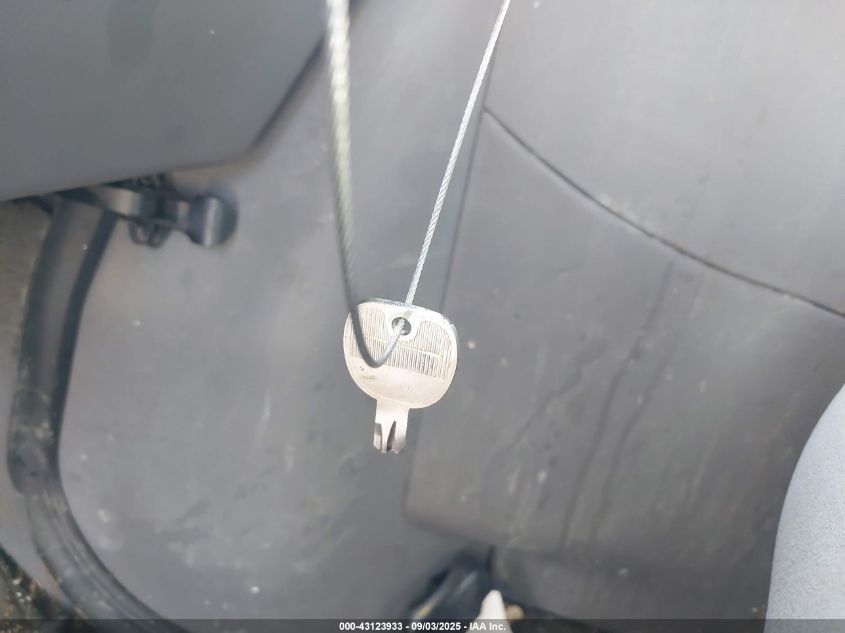 2000 Ford E-150 Commercial/Recreational VIN: 1FTRE14W0YHB23288 Lot: 43123933