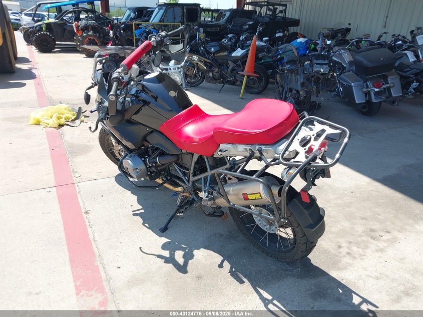 WB1046004BZX51749 2011 BMW R 1200 photo no. 3
