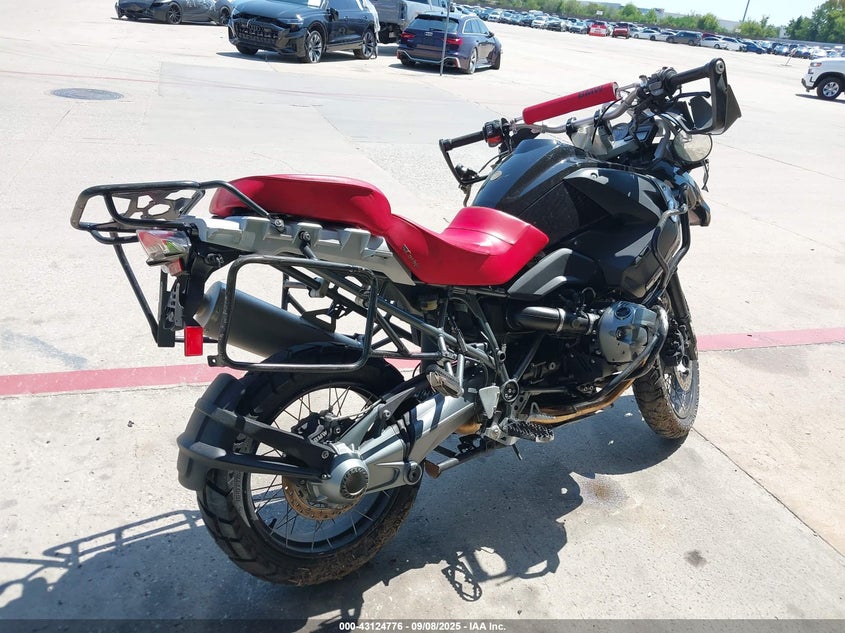 WB1046004BZX51749 2011 BMW R 1200 photo no. 4
