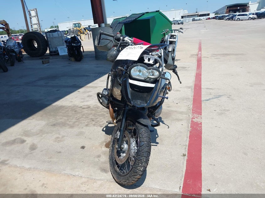 WB1046004BZX51749 2011 BMW R 1200 photo no. 5
