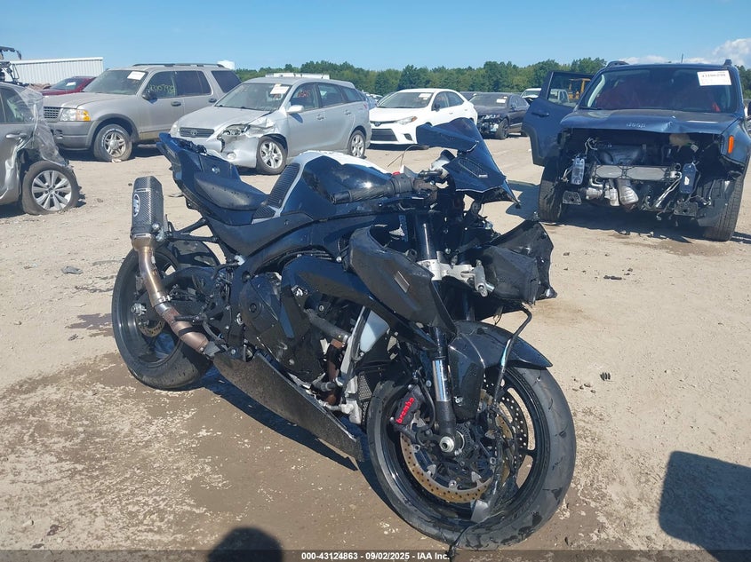 2022 SUZUKI GSX-R1000 - JS1DM11B6N7100009