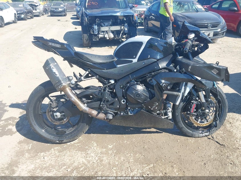 VIN JS1DM11B6N7100009 2022 SUZUKI GSX-R1000