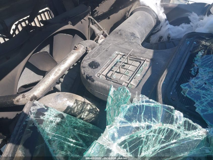 2000 International 9200 9200I VIN: 2HSCEAMRXYC070940 Lot: 43125332