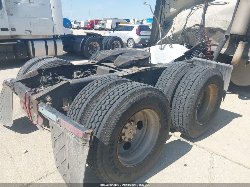 2000 International 9200 9200I VIN: 2HSCEAMRXYC070940 Lot: 43125332