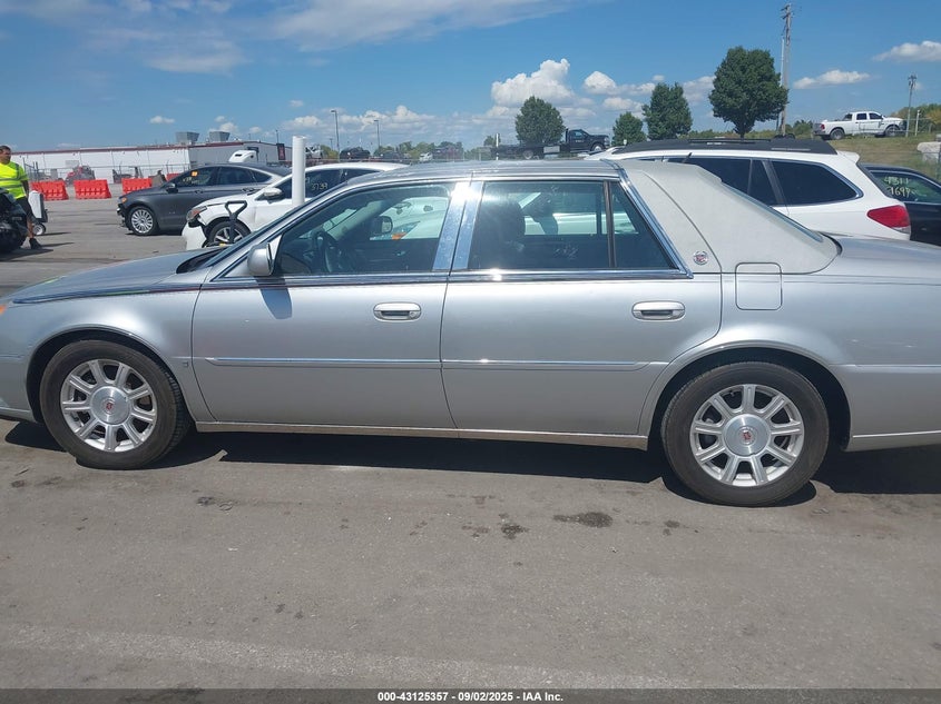 2008 Cadillac Dts 1Sa VIN: 1G6KD57Y58U117215 Lot: 43125357