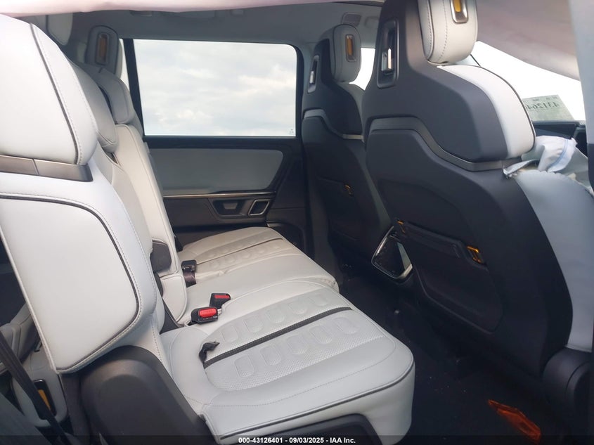 2023 Rivian R1S VIN: 7PDSGBBA4PN023728 Lot: 43126401