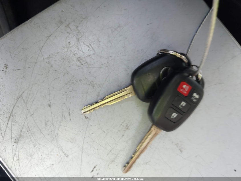 2014 TOYOTA COROLLA LE PLUS - 5YFBURHE9EP013330