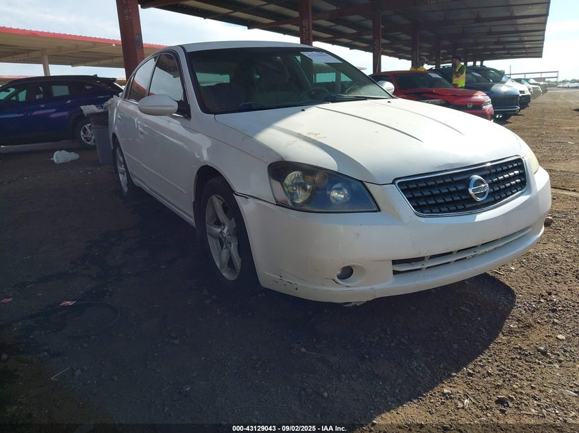 2005 Nissan Altima 3.5 Se white sedan gasoline 1N4BL11D75N909098 photo #1