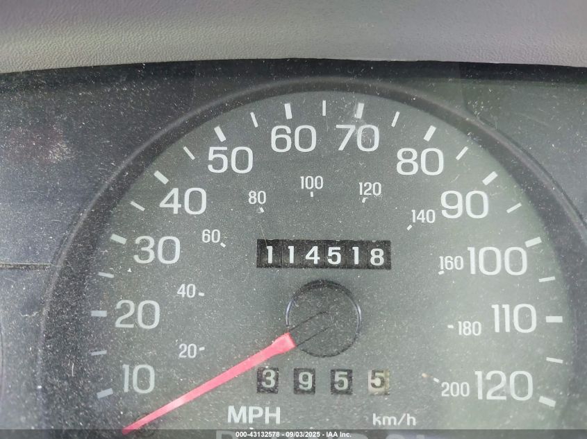 2005 Mercury Grand Marquis Gs VIN: 2MEFM74W95X626840 Lot: 43132578