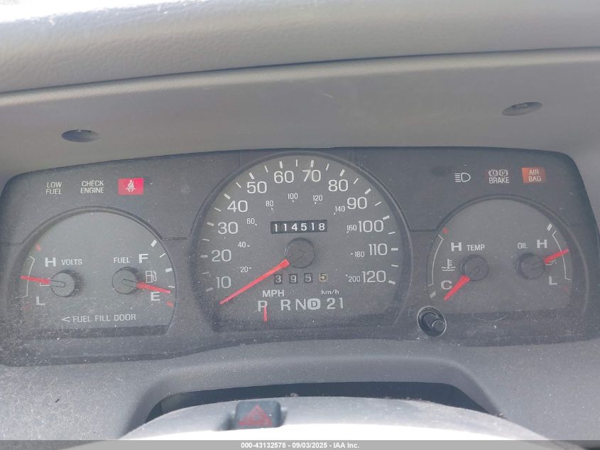 2005 Mercury Grand Marquis Gs VIN: 2MEFM74W95X626840 Lot: 43132578