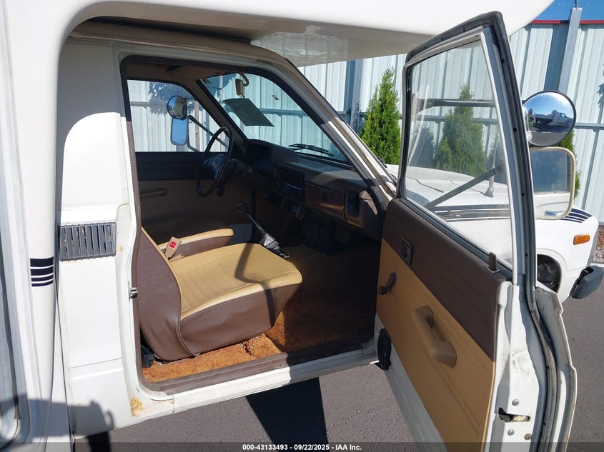 JT5RN44D3C0059525 1982 TOYOTA  photo no. 5