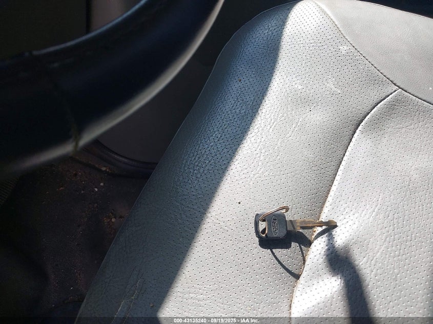 2006 Ford E-350 Cutaway VIN: 1FDSE35L86HA43537 Lot: 43135240