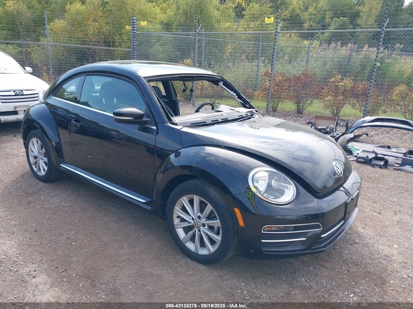 2018 VOLKSWAGEN BEETLE 2.0T SE - 3VWJD7AT9JM709256