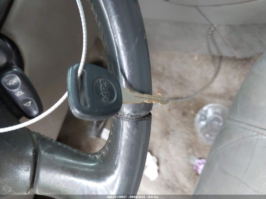 2002 Cadillac Escalade Standard VIN: 1GYEK63N22R321492 Lot: 43135927