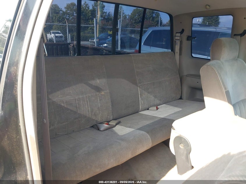 1996 Dodge Ram 1500 VIN: 1B7HC13Y4TJ135983 Lot: 43136201