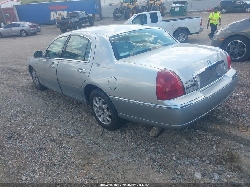 1LNHM82V96Y616476 2006 LINCOLN TOWN CAR photo no. 3