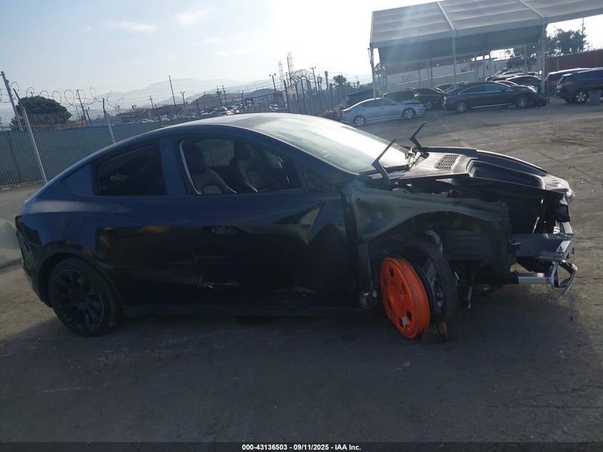 2022 Tesla Model Y Long Range Dual Motor All-Wheel Drive VIN: 7SAYGDEE4NF440177 Lot: 43136503