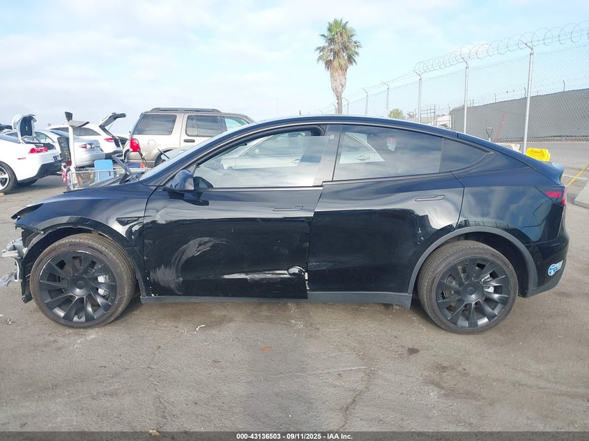 2022 Tesla Model Y Long Range Dual Motor All-Wheel Drive VIN: 7SAYGDEE4NF440177 Lot: 43136503