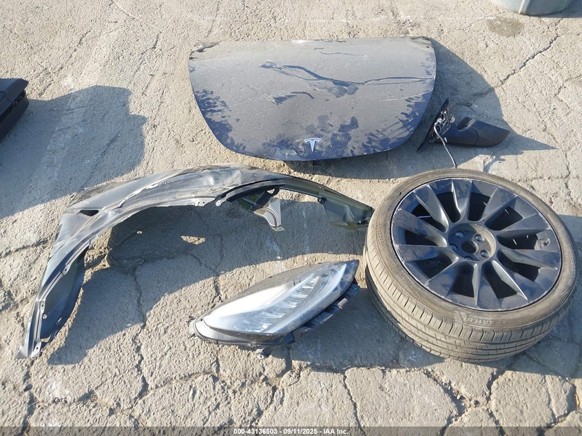 2022 Tesla Model Y Long Range Dual Motor All-Wheel Drive VIN: 7SAYGDEE4NF440177 Lot: 43136503