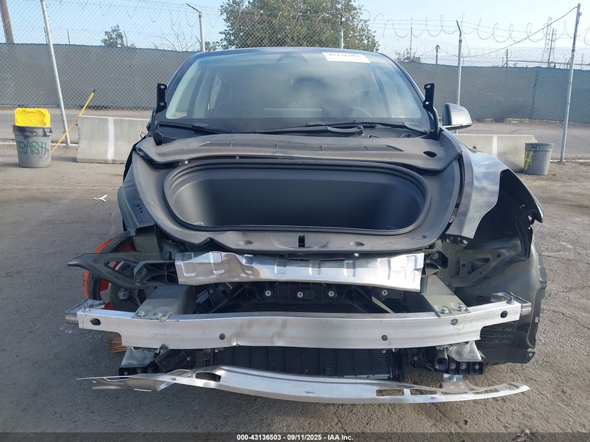 2022 Tesla Model Y Long Range Dual Motor All-Wheel Drive VIN: 7SAYGDEE4NF440177 Lot: 43136503