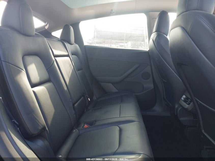 2022 Tesla Model Y Long Range Dual Motor All-Wheel Drive VIN: 7SAYGDEE4NF440177 Lot: 43136503