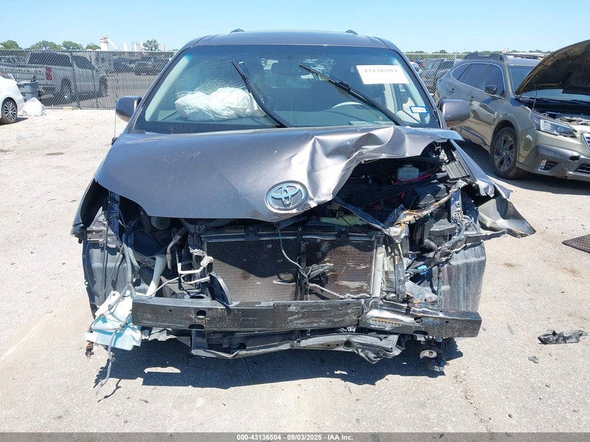 2012 Toyota Sienna Se 8 Passenger VIN: 5TDXK3DC5CS232979 Lot: 43136504