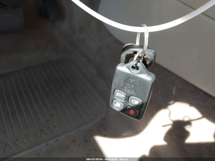 1998 Jaguar Xj8 VIN: SAJHX124XWC812886 Lot: 43136704