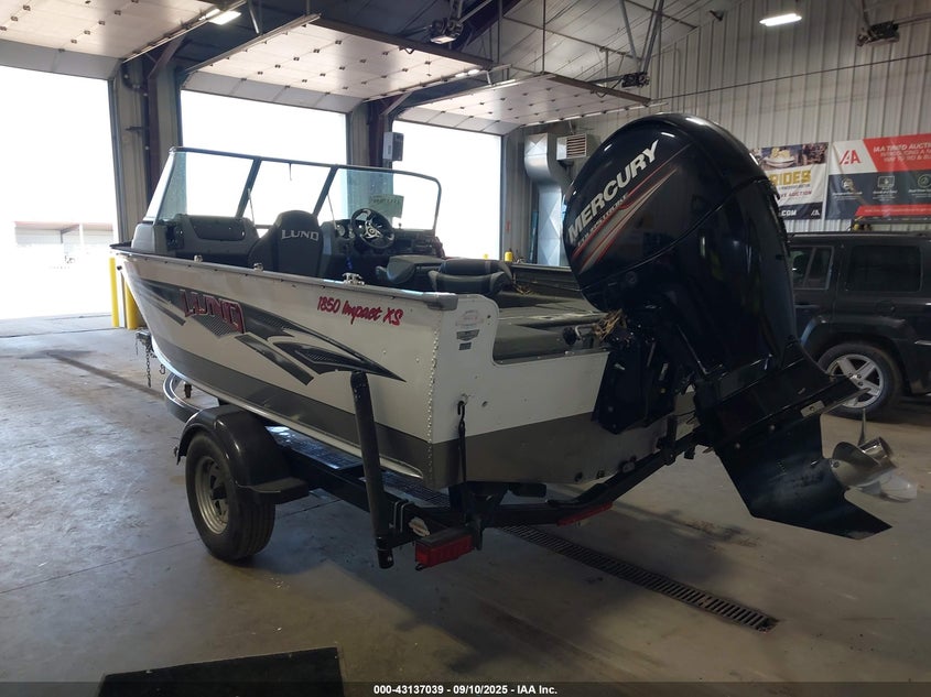 2015 Lund Other white null null LBBCZ244B515 photo #4