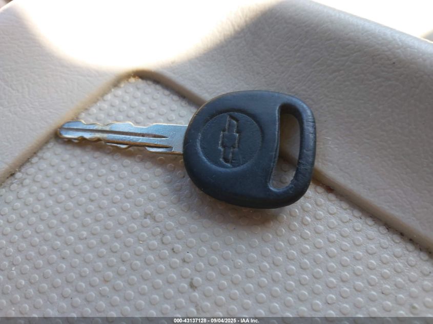 2001 Chevrolet Tahoe Lt VIN: 1GNEC13T81R111912 Lot: 43137128