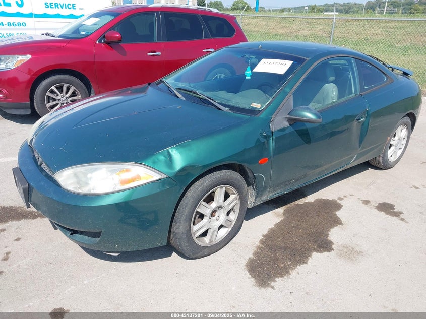 1ZWFT61L415625396 2001 MERCURY COUGAR photo no. 2