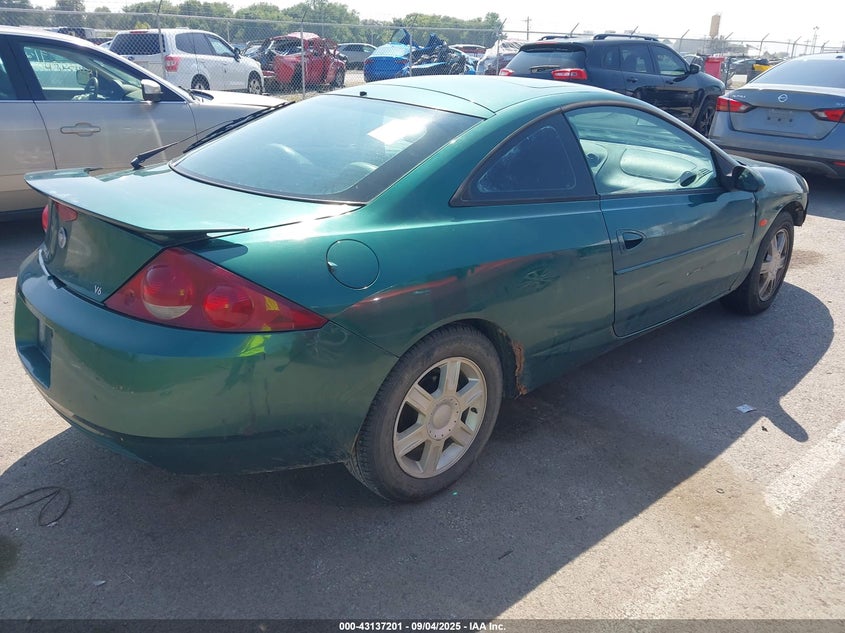 1ZWFT61L415625396 2001 MERCURY COUGAR photo no. 4
