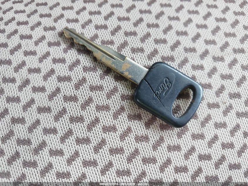 2002 Ford E-450 Cutaway VIN: 1FDXE45S72HA18688 Lot: 43137215