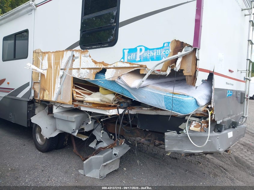 2002 Ford E-450 Cutaway VIN: 1FDXE45S72HA18688 Lot: 43137215