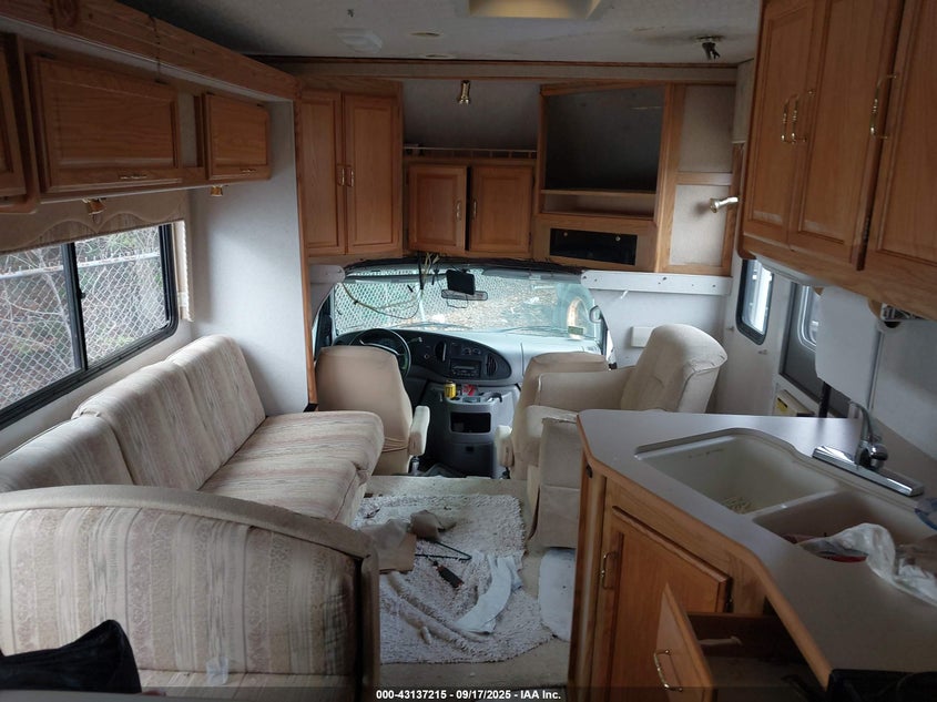 2002 Ford E-450 Cutaway VIN: 1FDXE45S72HA18688 Lot: 43137215