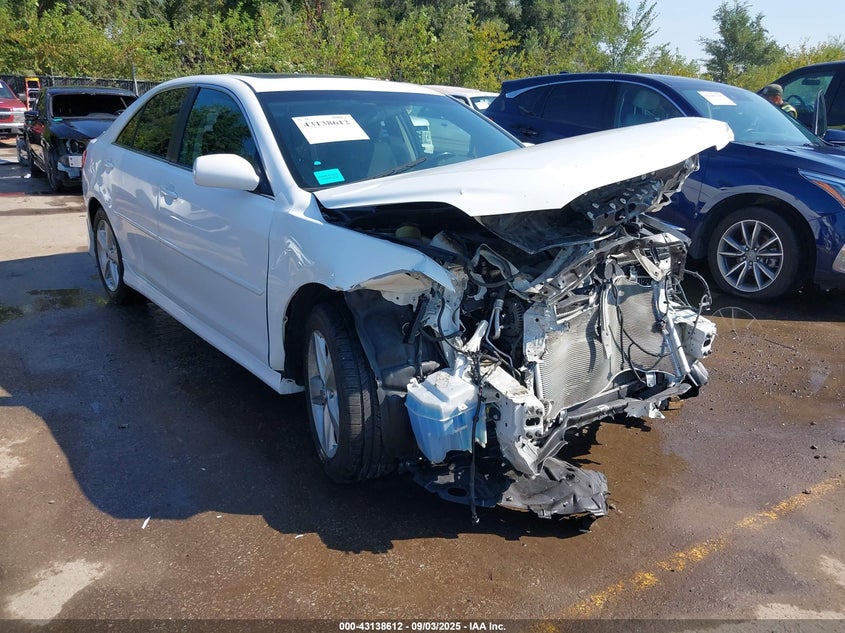 4T1BF3EK6BU677225 2011 Toyota Camry Se auction photo 1