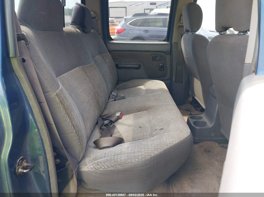 1N6ED27T5YC403713 2000 NISSAN NAVARA (FRONTIER) photo no. 8