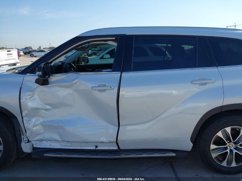2022 Toyota Highlander Xle VIN: 5TDGZRAH0NS560103 Lot: 43139838
