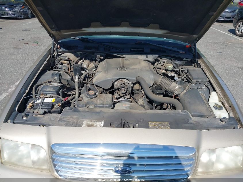 2000 Ford Crown Victoria VIN: 2FAFP73W9YX174182 Lot: 43139900