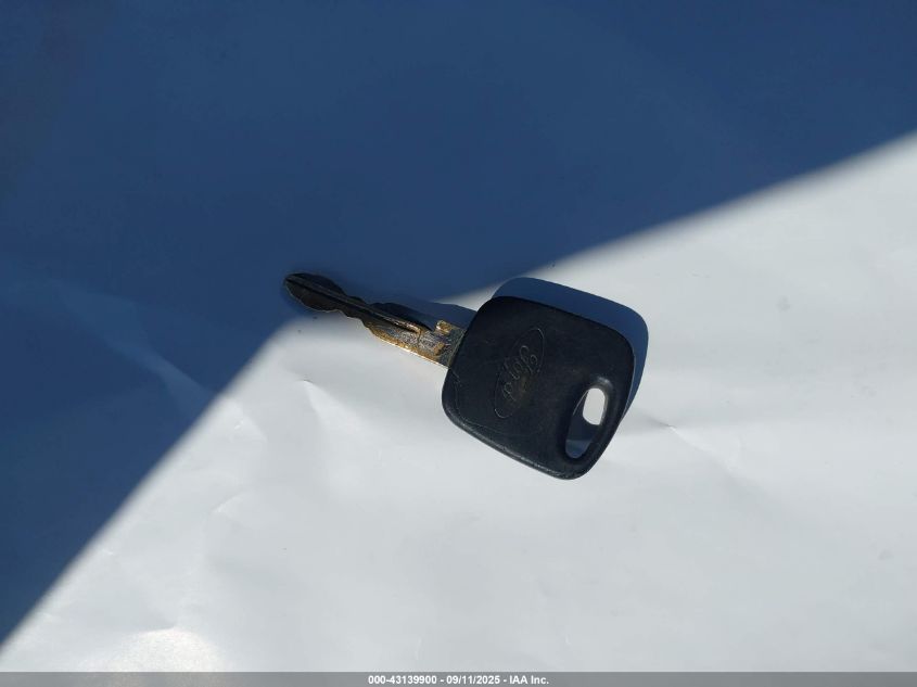 2000 Ford Crown Victoria VIN: 2FAFP73W9YX174182 Lot: 43139900