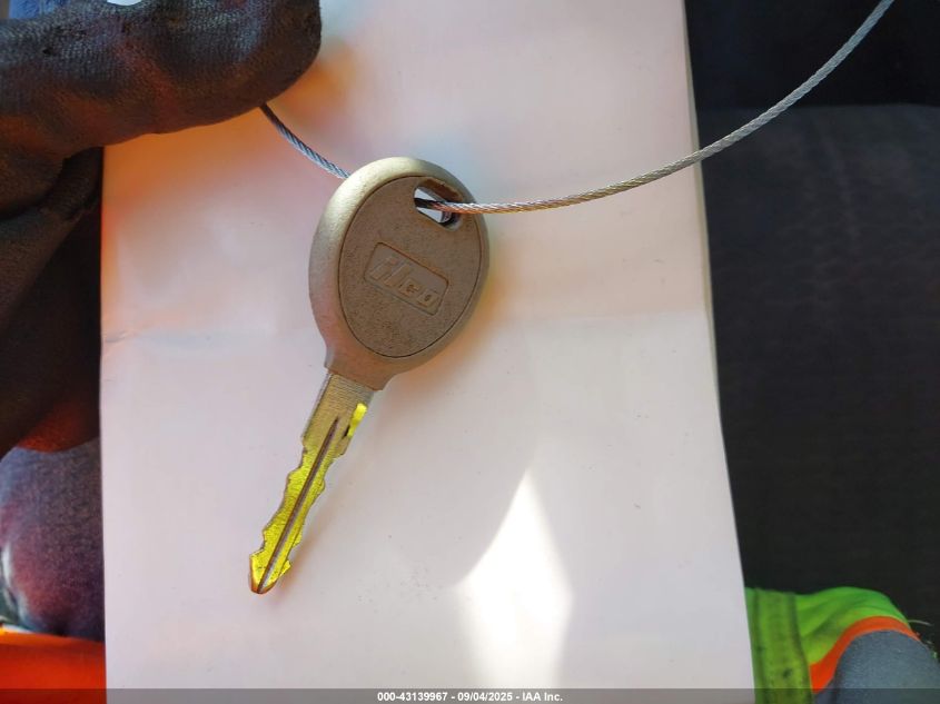 2004 Jeep Liberty Sport VIN: 1J8GL48K14W323102 Lot: 43139967