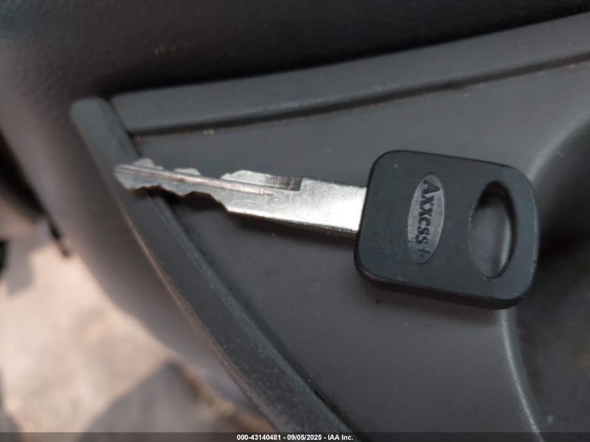 1999 Ford E-350 Super Duty Xl/Xlt VIN: 1FBSS31LXXHA10242 Lot: 43140481