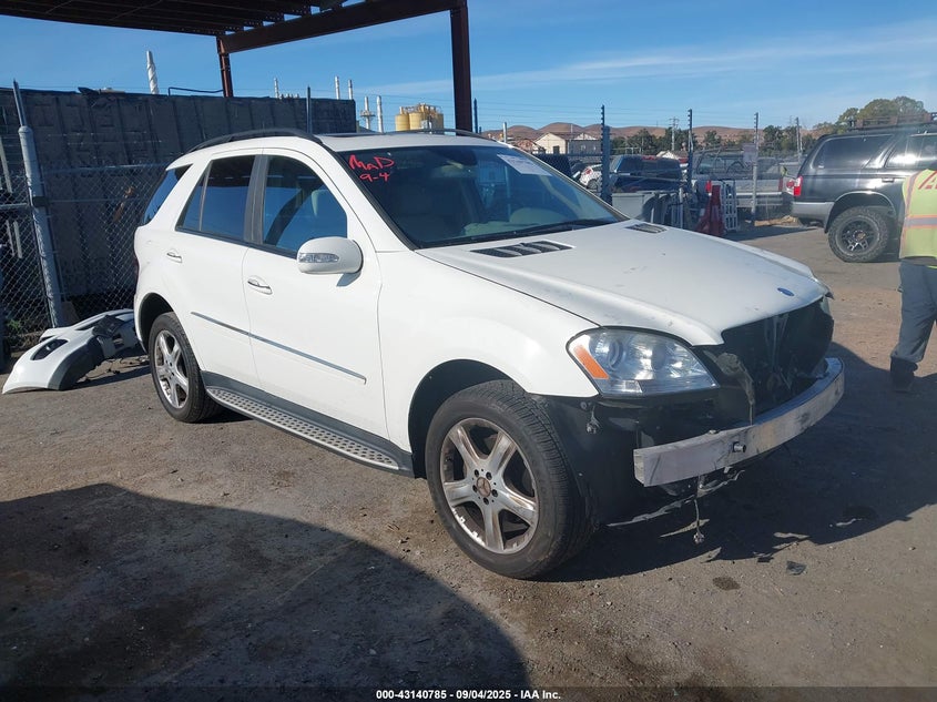 2007 Mercedes-Benz Ml 350 4Matic white suv gasoline 4JGBB86E67A293729 photo #1
