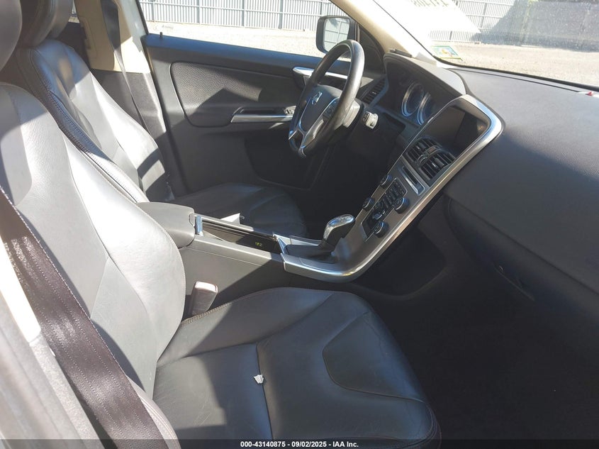 2013 VOLVO XC60 T6 YV4902DZ8D2432869