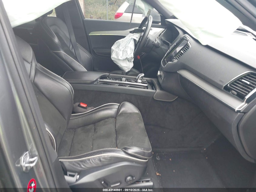 2016 VOLVO XC90 HYBRID T8 R-DESIGN YV4BC0PM8G1054902