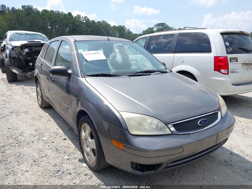 2007 Ford Focus S/Se/Ses grey hatchback gasoline 1FAHP37N17W271504 photo #1