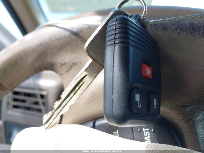 2000 Ford F-350 Lariat/Xl/Xlt VIN: 1FTWW32F3YED35358 Lot: 43141306